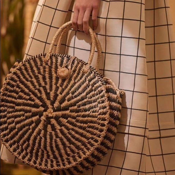 Abacá Ticao Woven Crossbody Bag in 2-Tone - Picture 4 of 10